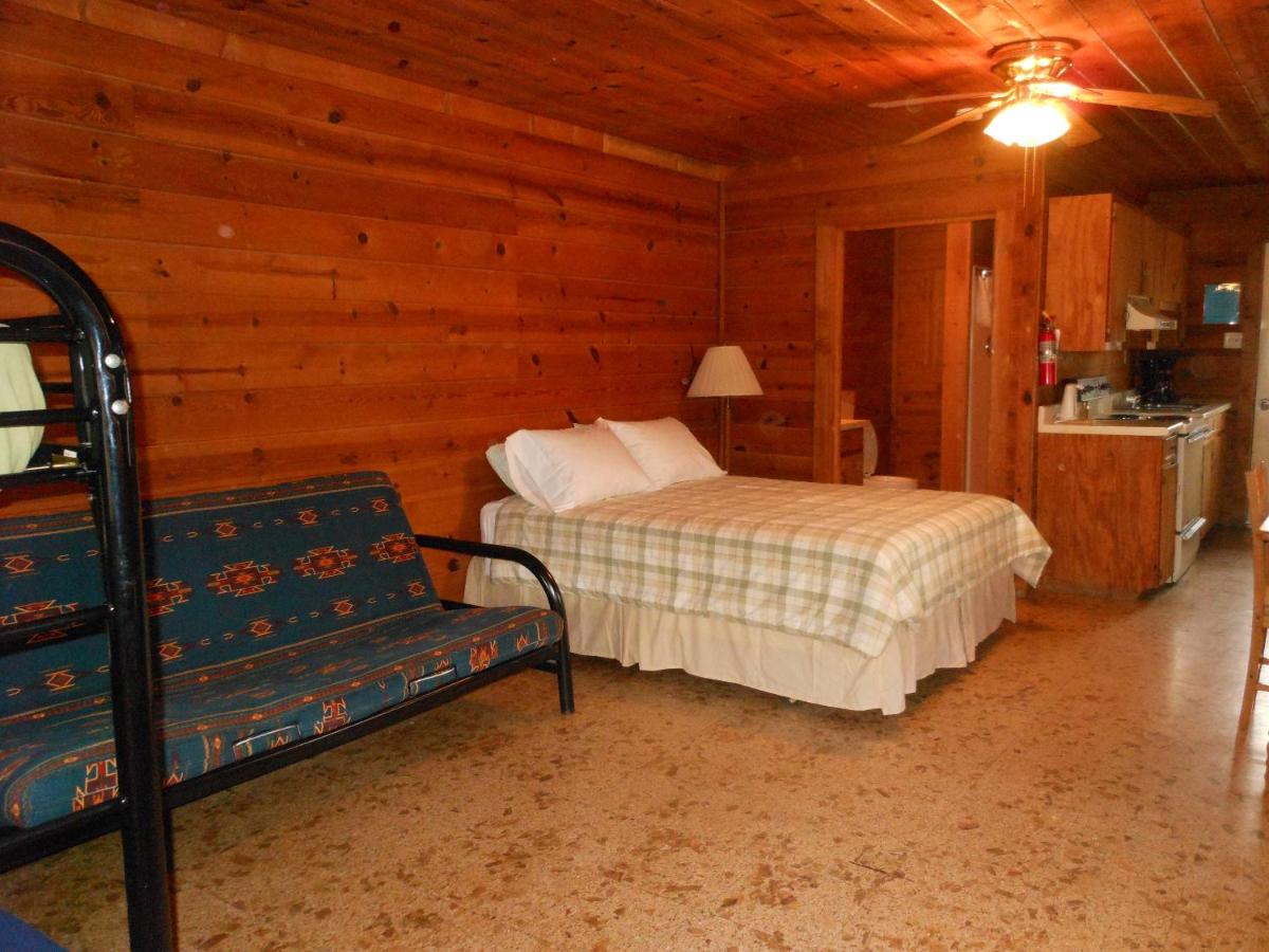 | Bay Landing Camping Resort Deluxe Cabin 29