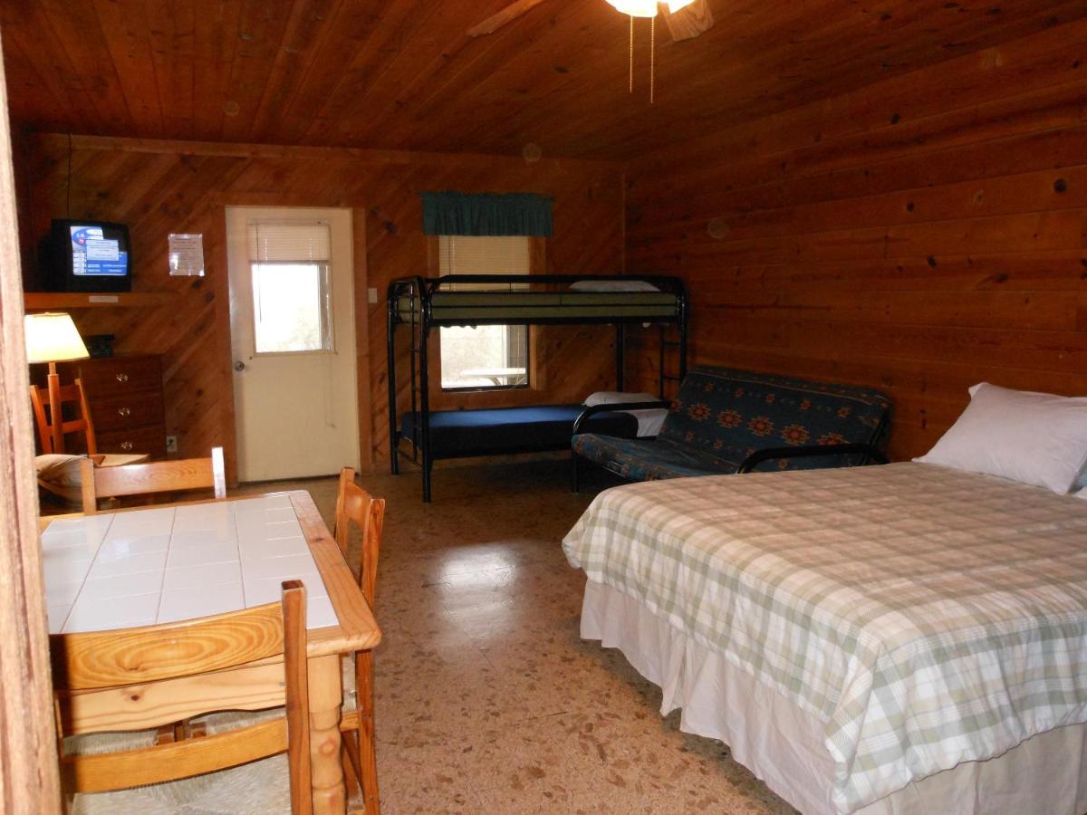 | Bay Landing Camping Resort Deluxe Cabin 29