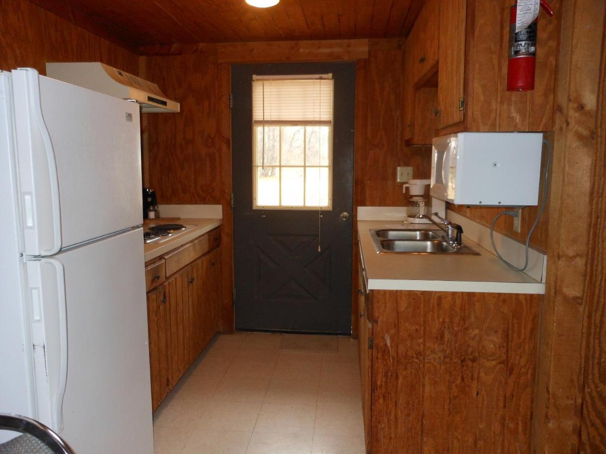 | Bay Landing Camping Resort Deluxe Cabin 29