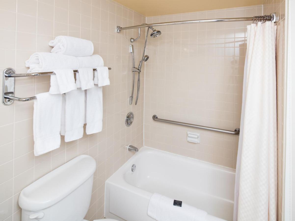 Double Room - Disability Access at Red Lion Hotel Bellevue