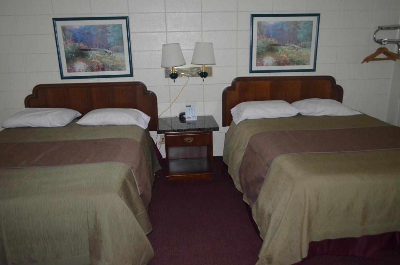 Double Room at Grand Inn Fargo