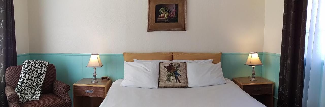 | Rocket Inn