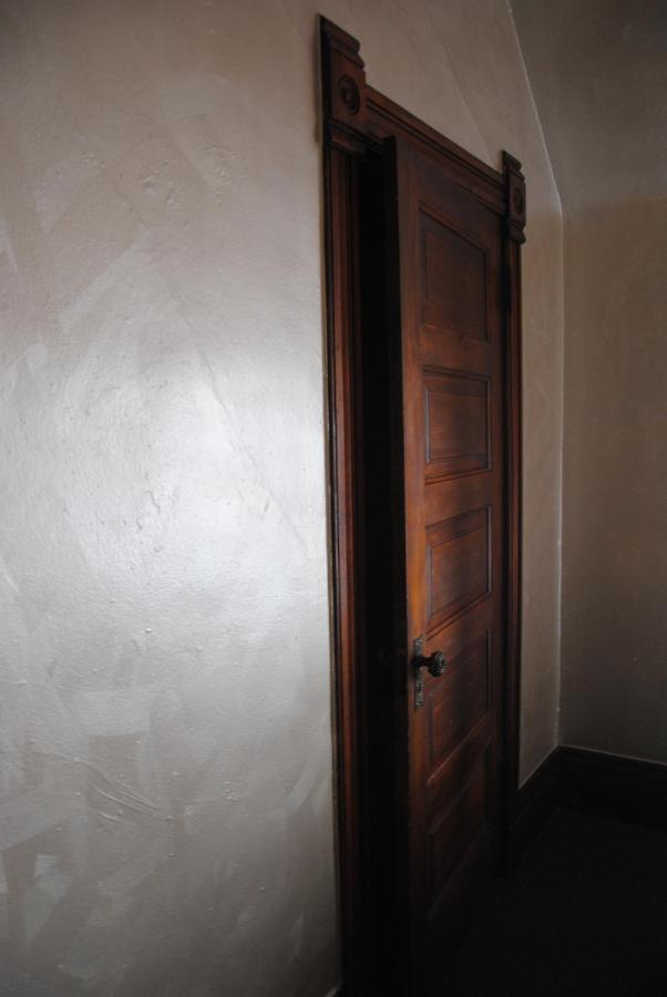 | Off Broadway B & B