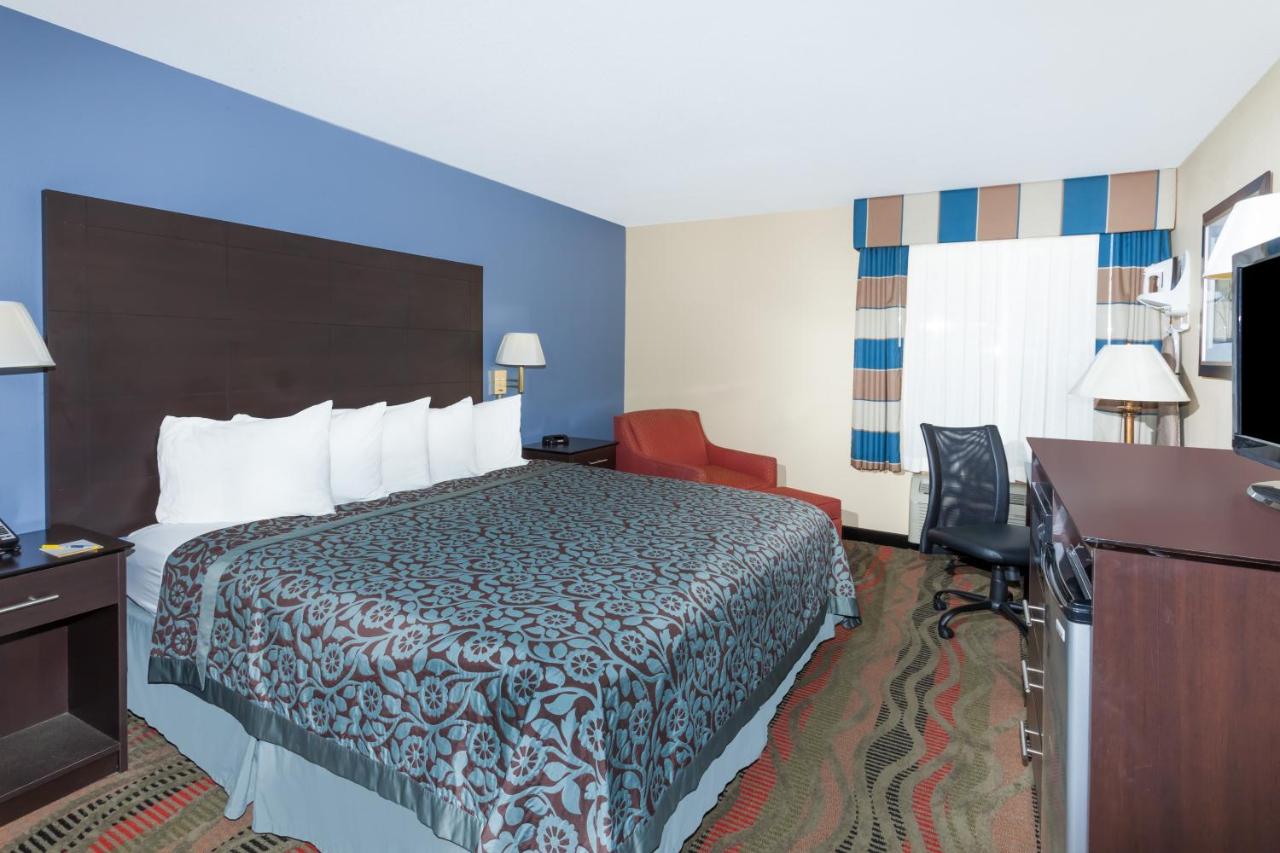 King Room- Non-Smoking at Days Inn by Wyndham Springfield
