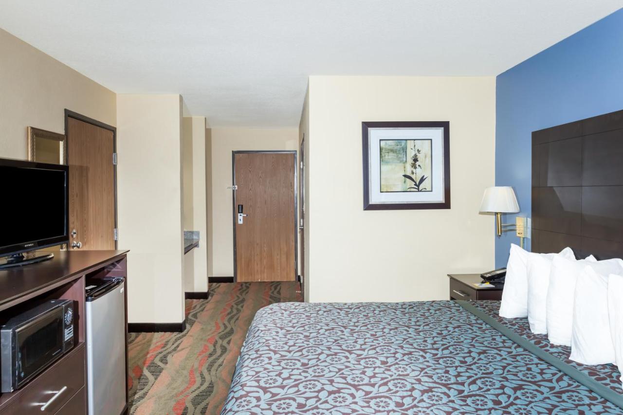 King Room- Non-Smoking at Days Inn by Wyndham Springfield