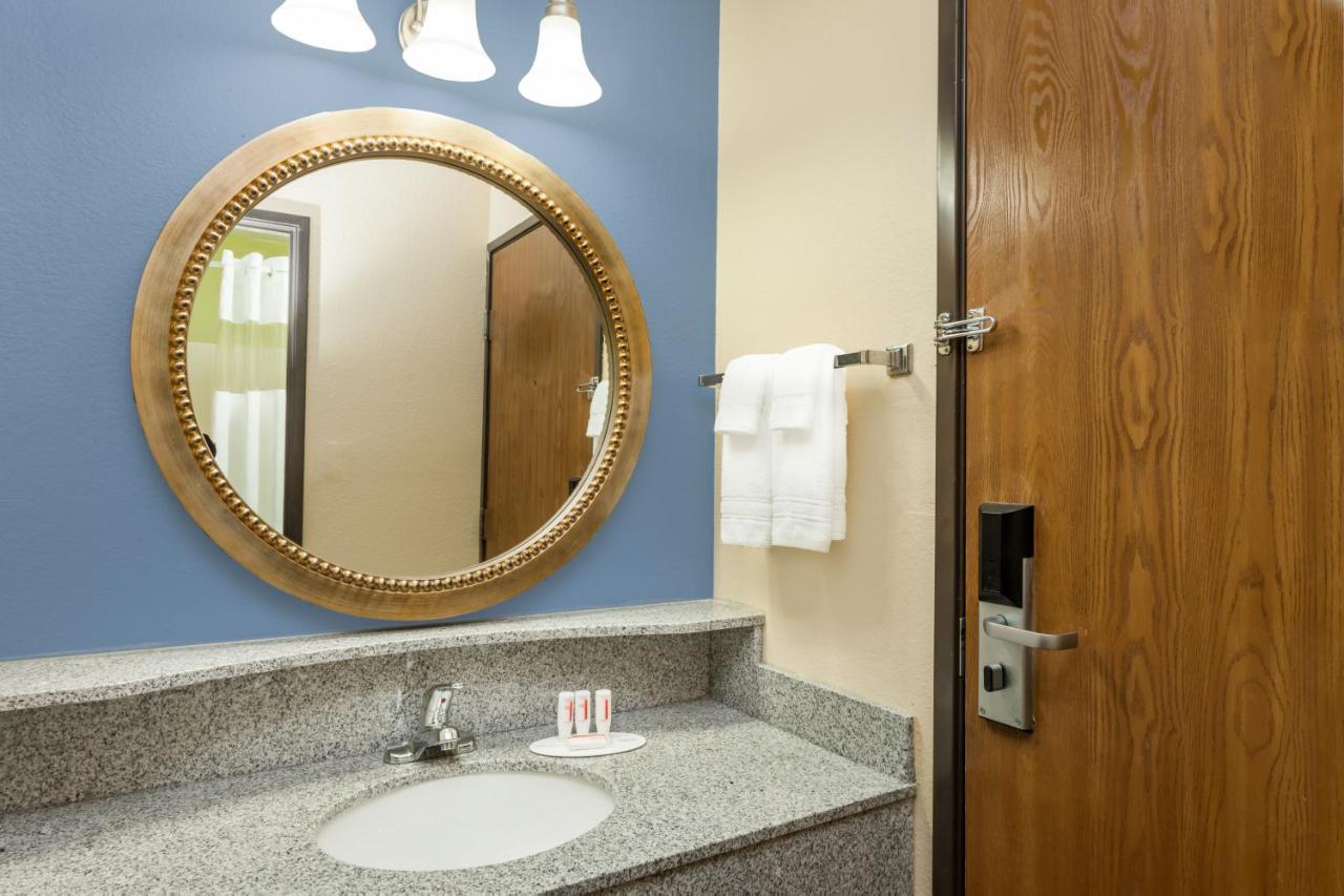 King Room- Non-Smoking at Days Inn by Wyndham Springfield
