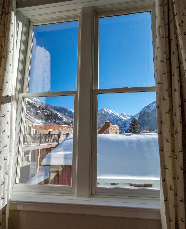 Deluxe King Room at Dunton Town House