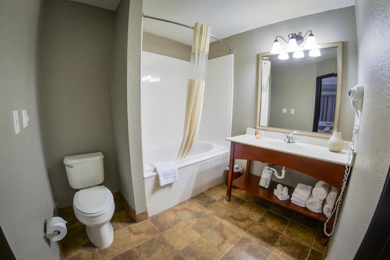 King Room with Lake View at Tanglewood Resort on Lake Texoma, an Ascend Collection Resort