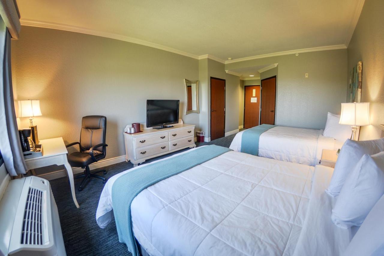 Queen Room with Two Queen Beds at Tanglewood Resort on Lake Texoma, an Ascend Collection Resort
