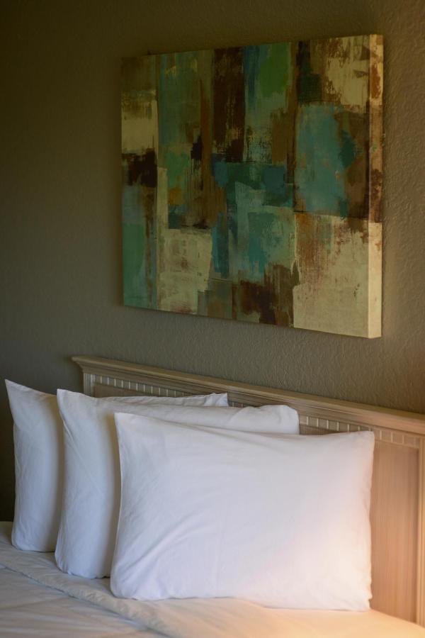 Queen Room with Two Queen Beds - Lake View at Tanglewood Resort on Lake Texoma, an Ascend Collection Resort