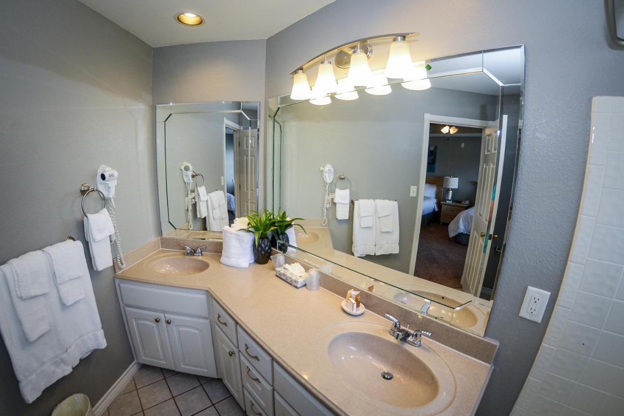 Queen Room at Tanglewood Resort on Lake Texoma, an Ascend Collection Resort