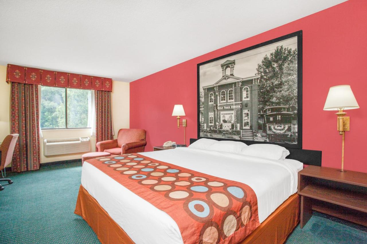 King Room - Non-Smoking at Super 8 by Wyndham Gettysburg