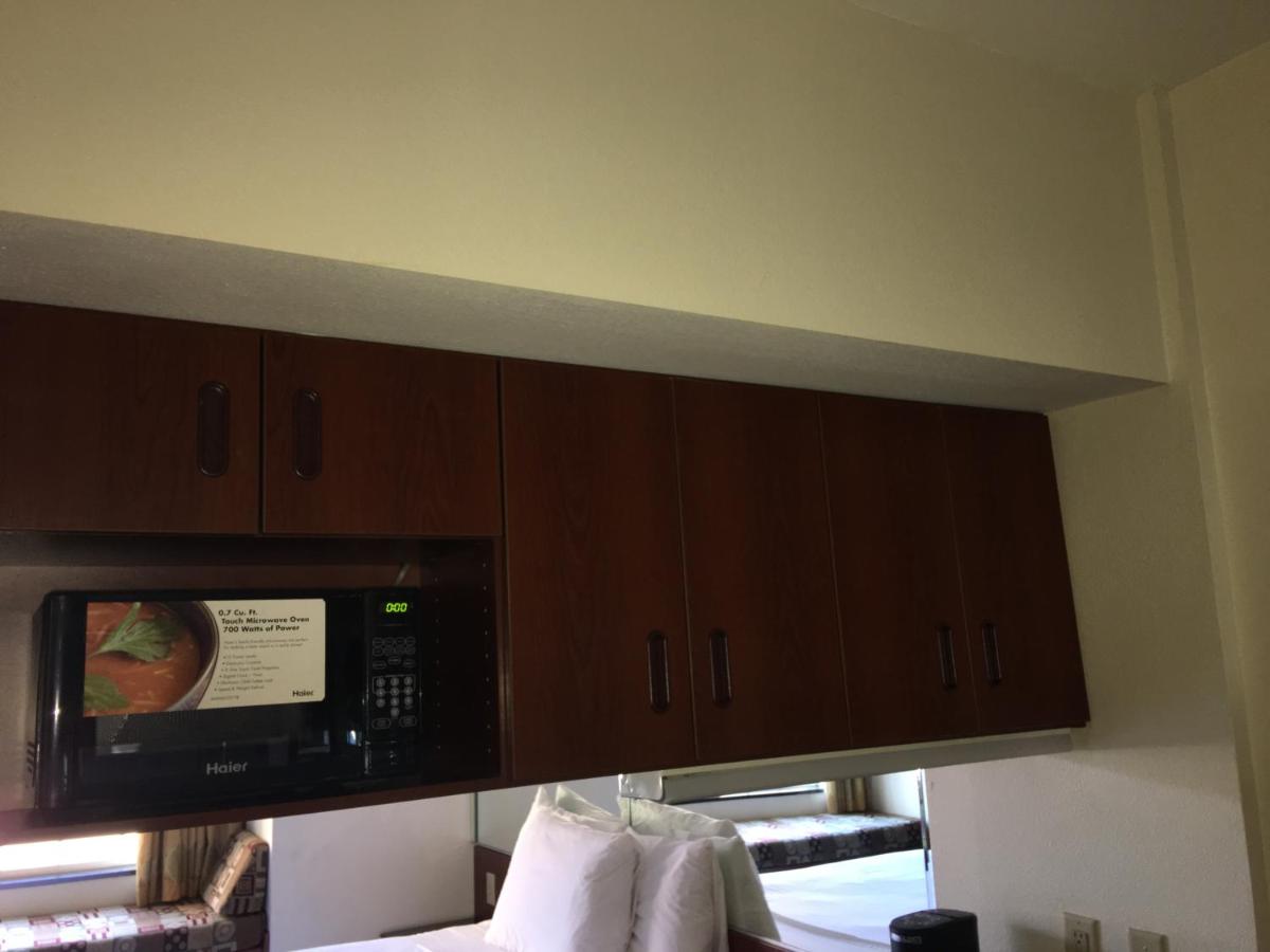 Deluxe Queen Suite - Non-Smoking at Microtel Inn & Suites by Wyndham Indianapolis Airport