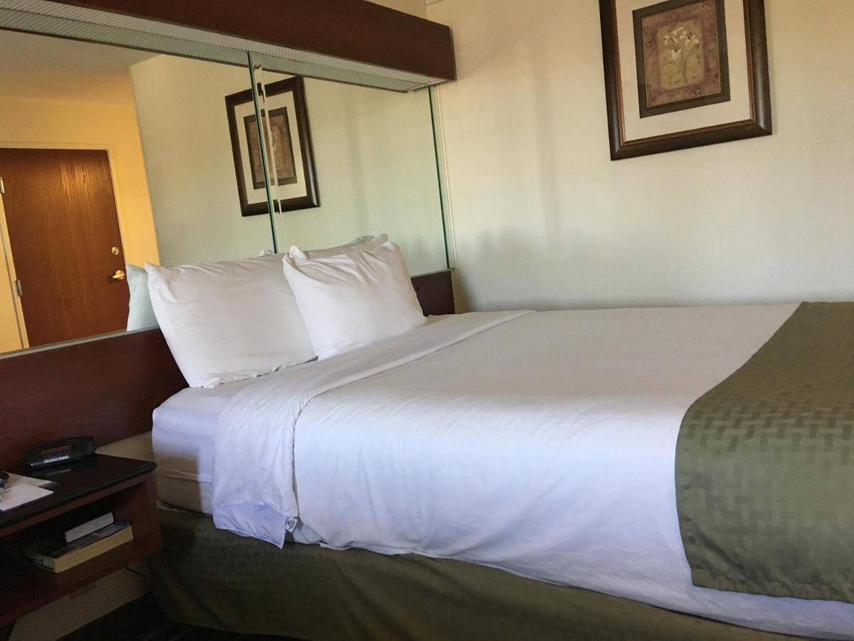 Queen Room - Non-Smoking at Microtel Inn & Suites by Wyndham Indianapolis Airport