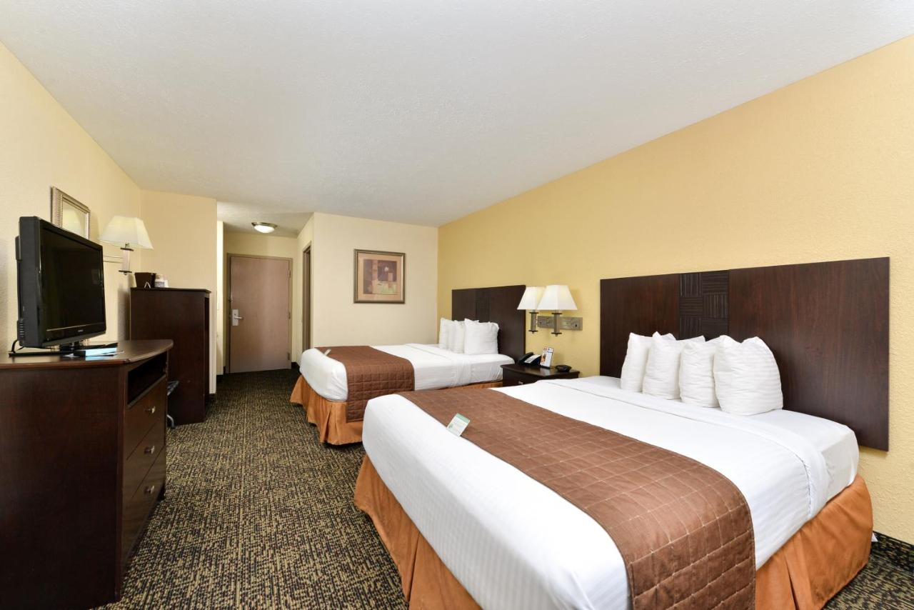 Hearing Impaired 2 Queen Bed with Bathtub - Non-Smoking at Best Western Inn