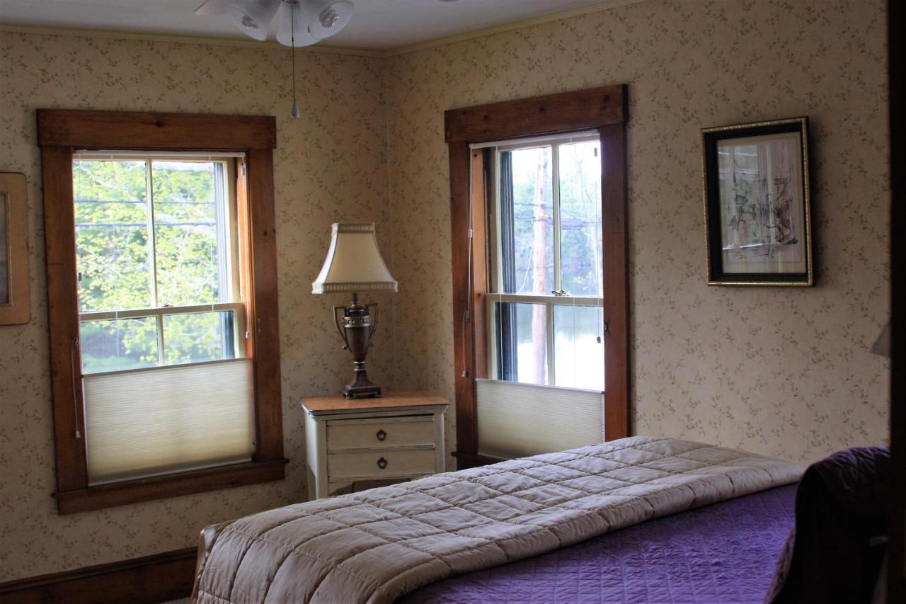 | Follansbee Inn