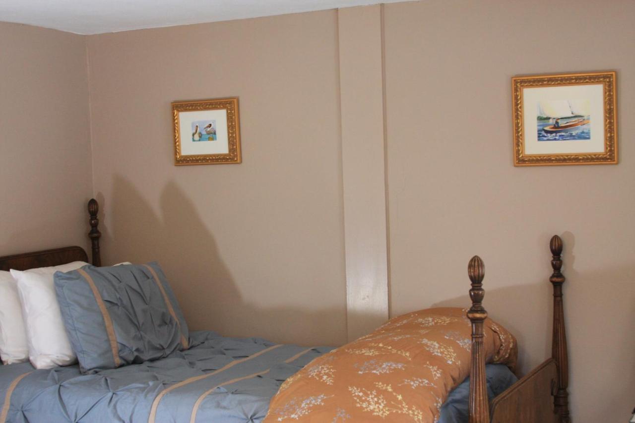 | Follansbee Inn