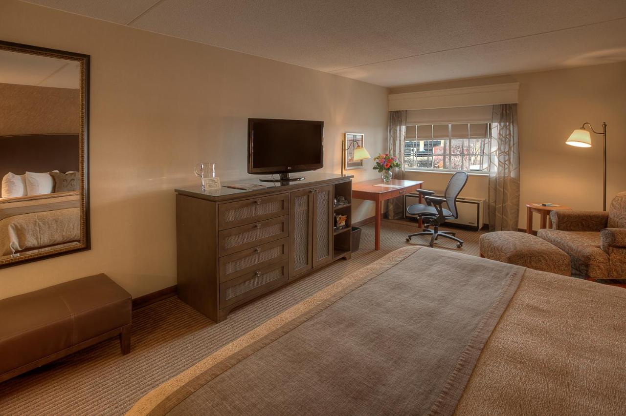 King Room - Disability Access - Non Smoking at Best Western Plus The Normandy Inn & Suites