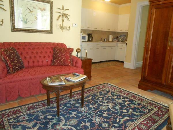  | Belle Oaks Inn