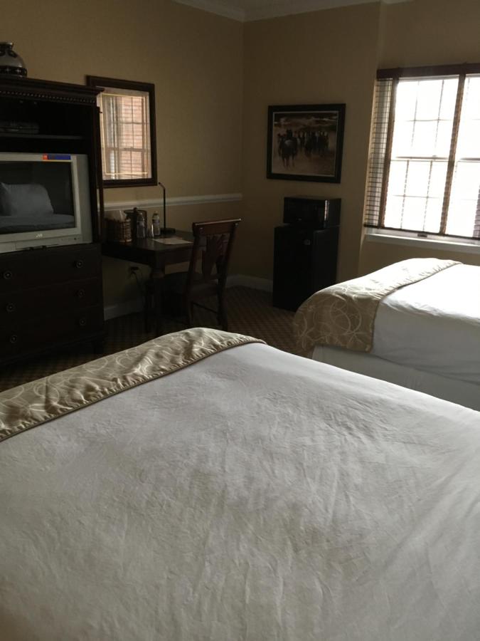 | Colts Neck Inn Hotel