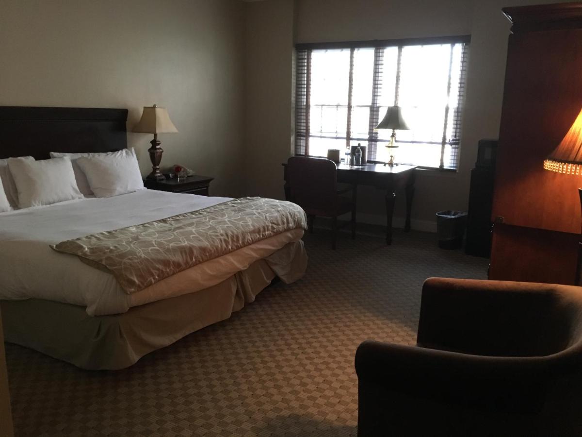  | Colts Neck Inn Hotel