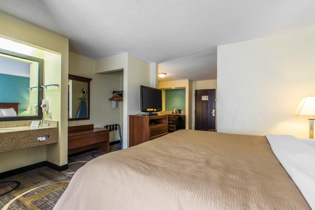 King Room - Non-Smoking at Baymont by Wyndham Memphis I-40