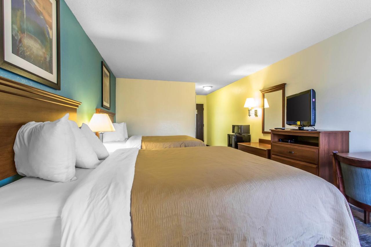 Queen Suite with Two Queen Beds - Non-Smoking at Baymont by Wyndham Memphis I-40