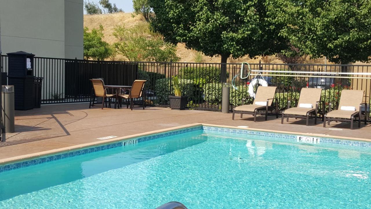 | Best Western Plus Delta Inn & Suites