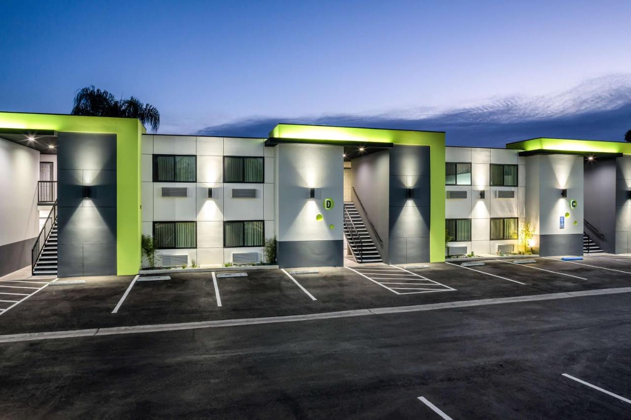 | Motel 6-Canoga Park, CA