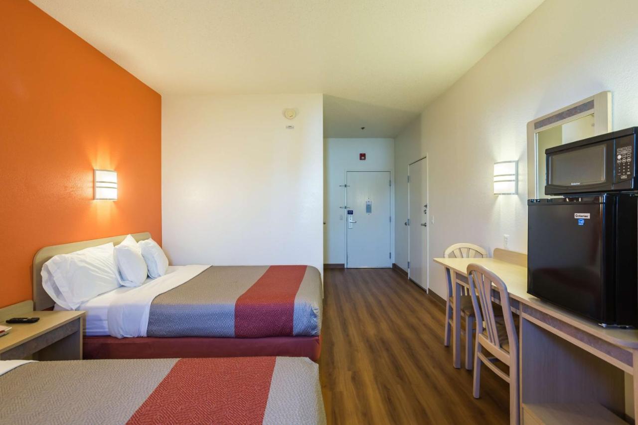 | Motel 6-Dale, IN