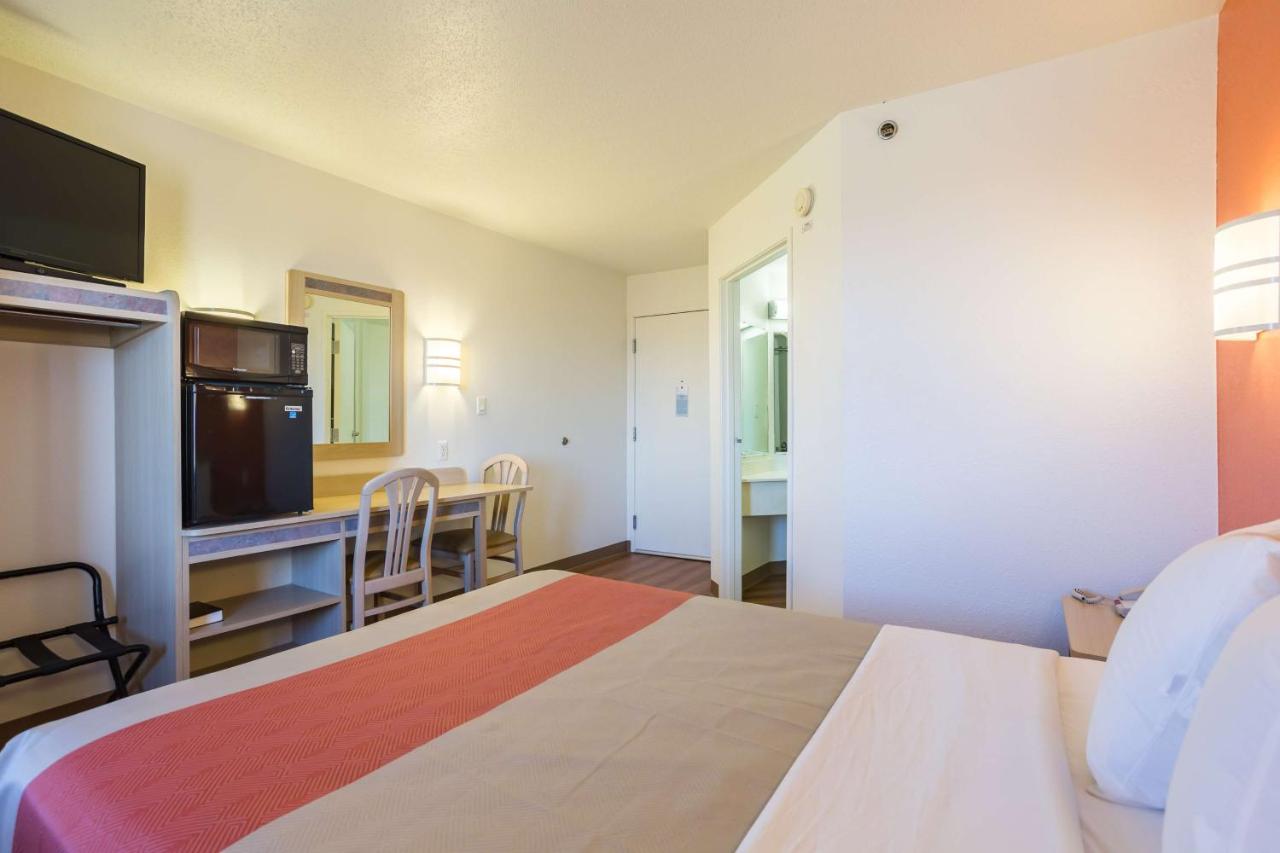 | Motel 6-Dale, IN