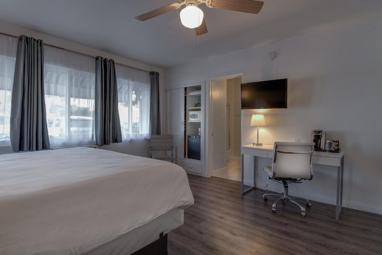 | Bayside Hotel