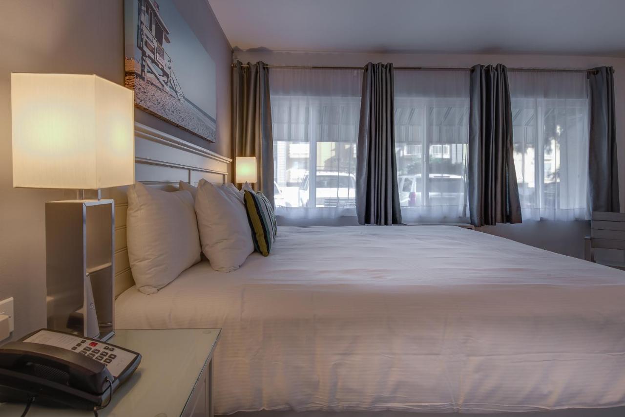 | Bayside Hotel