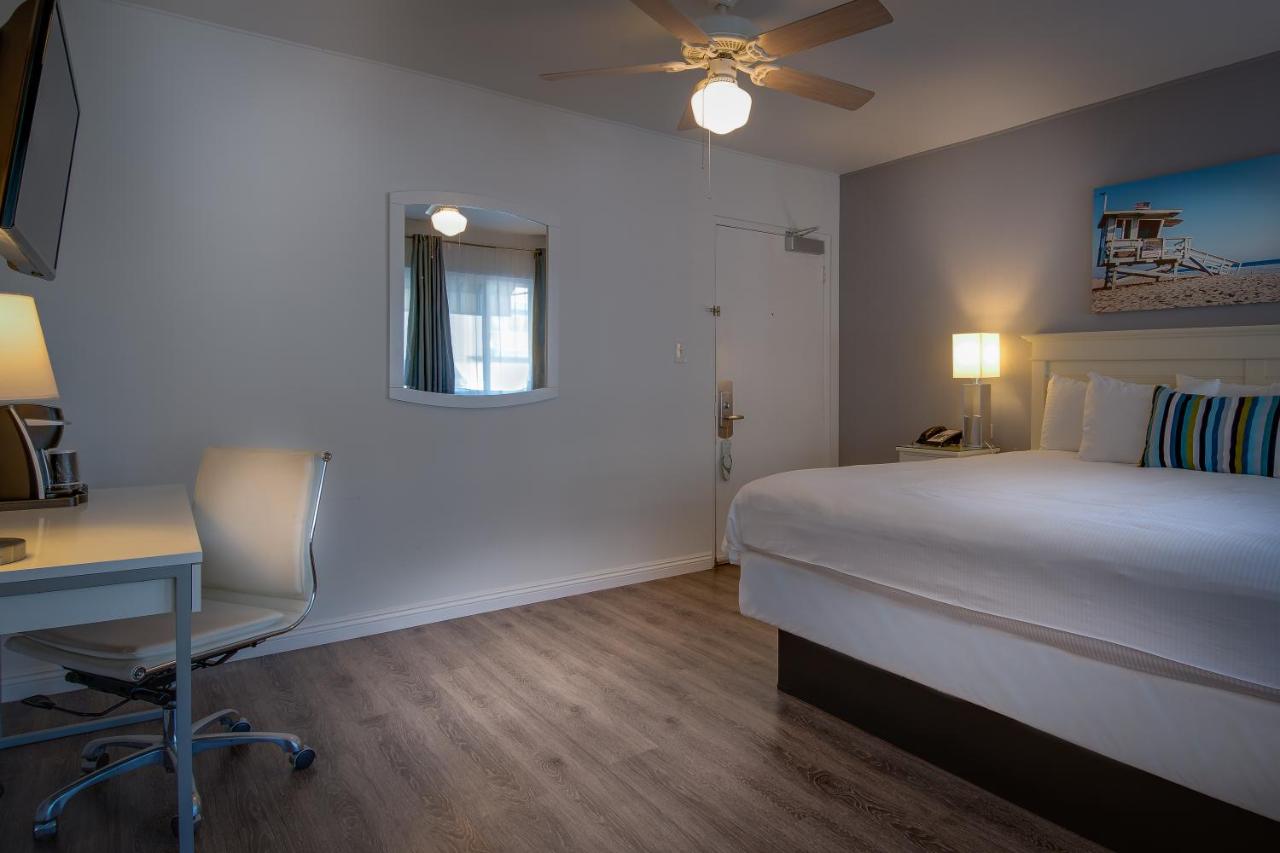 | Bayside Hotel