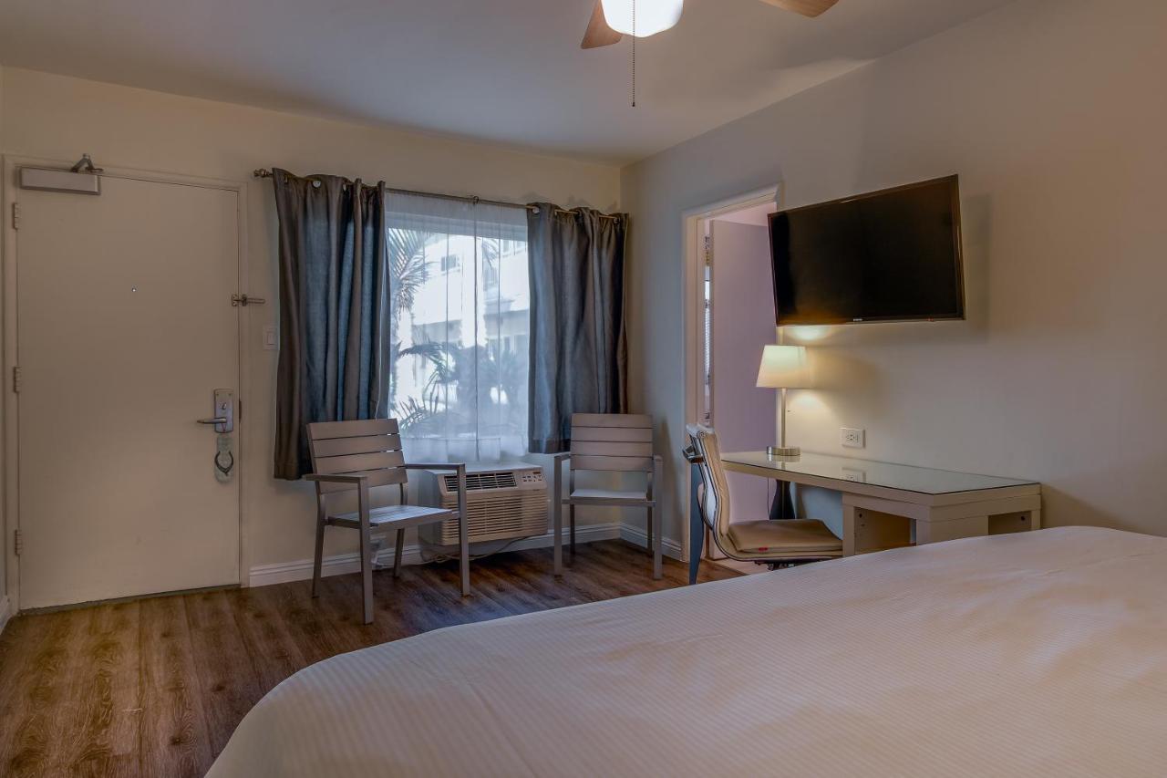 | Bayside Hotel