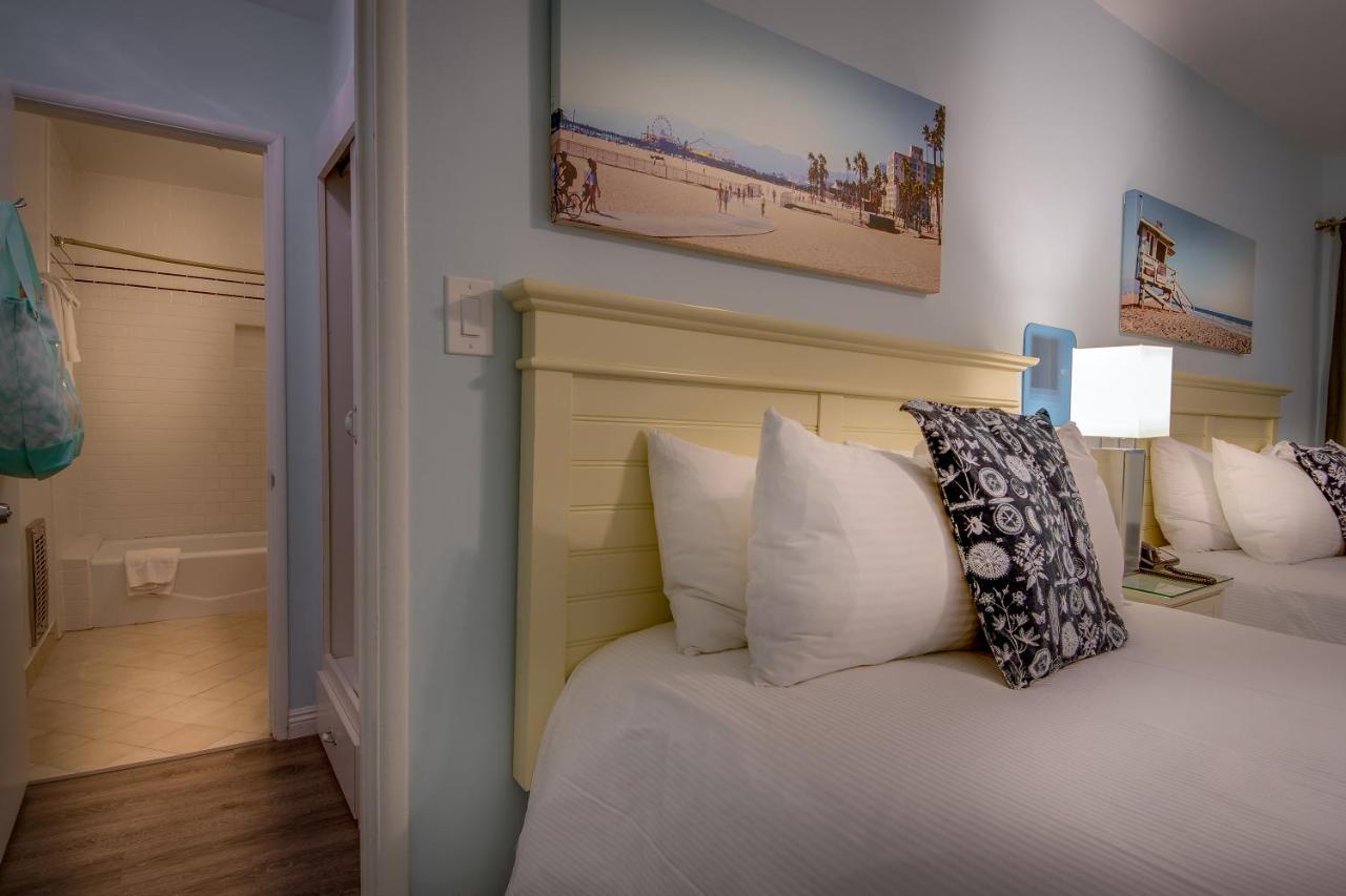 | Bayside Hotel