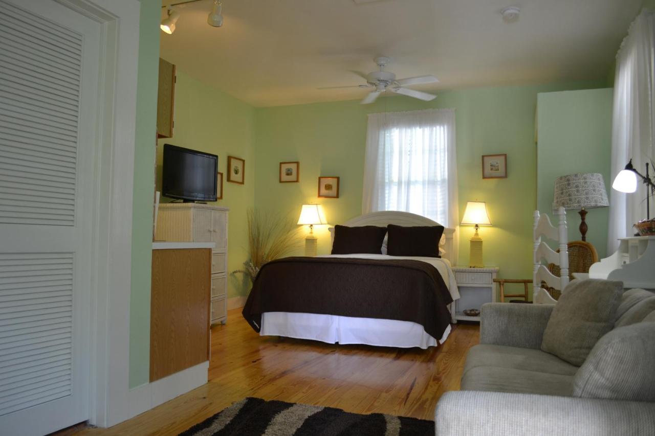  | Speakeasy Inn & Rum Bar