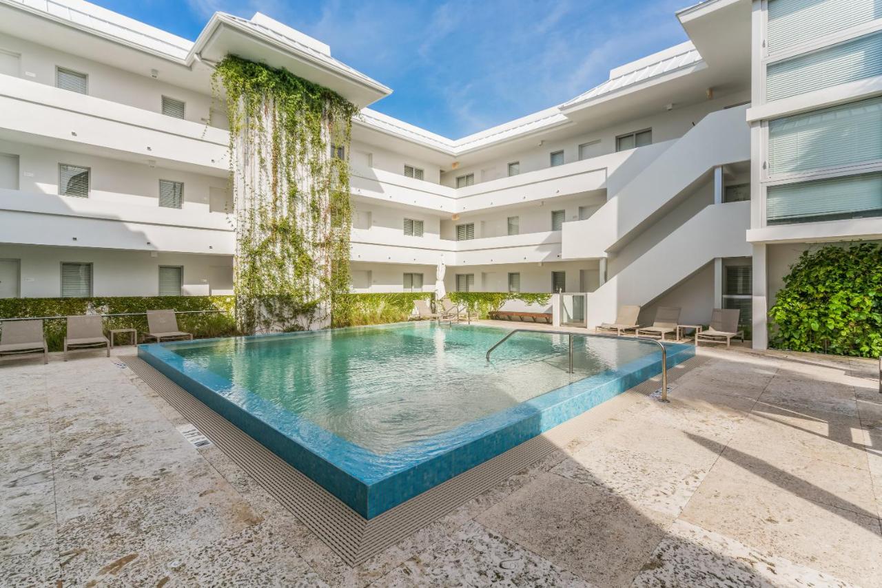 | Beach Haus Key Biscayne Contemporary Apartments