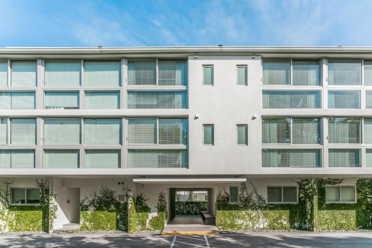 | Beach Haus Key Biscayne Contemporary Apartments