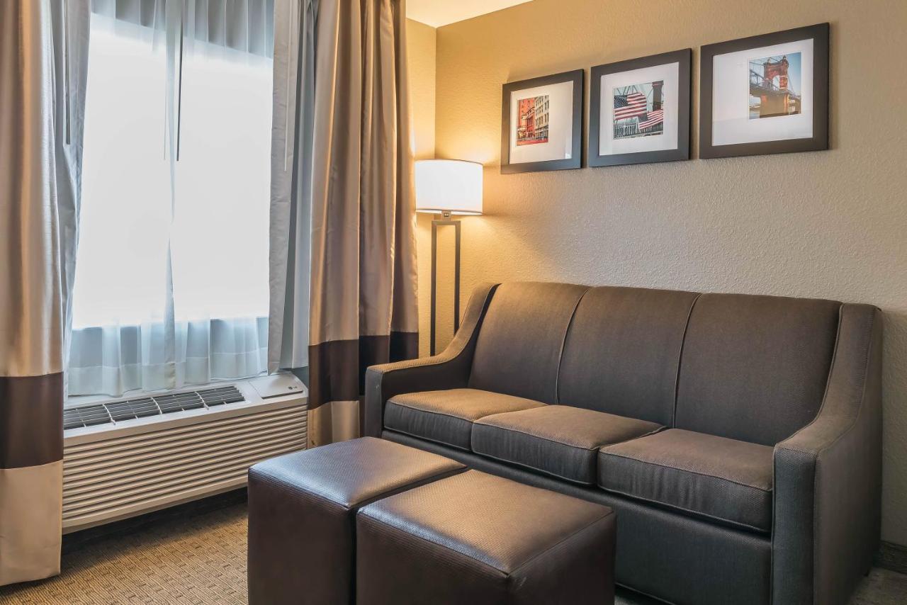 King Suite - Non-Smoking at Comfort Suites Mason near Kings Island