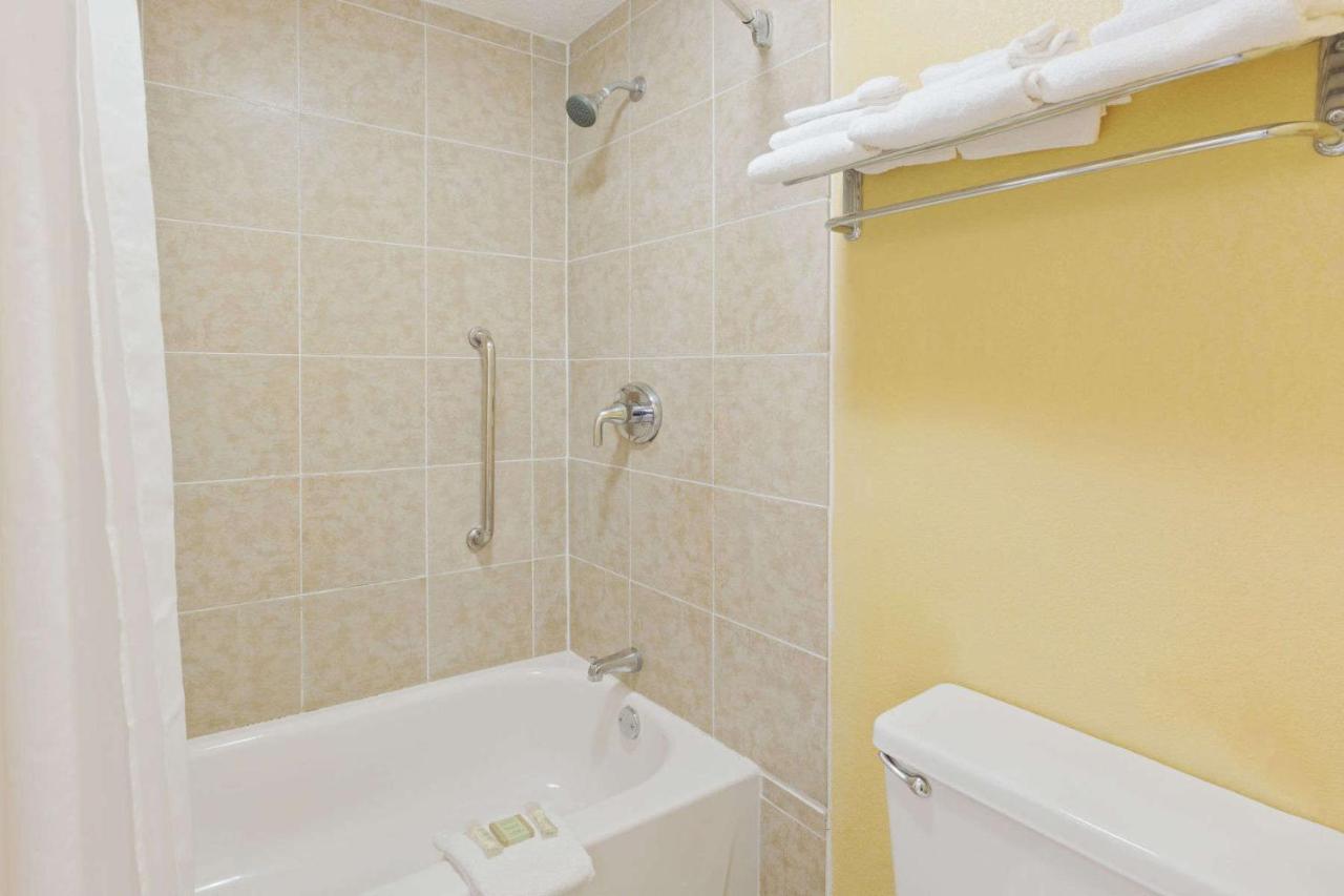 King Room - Non-Smoking at Rodeway Inn Charlotte Airport Area