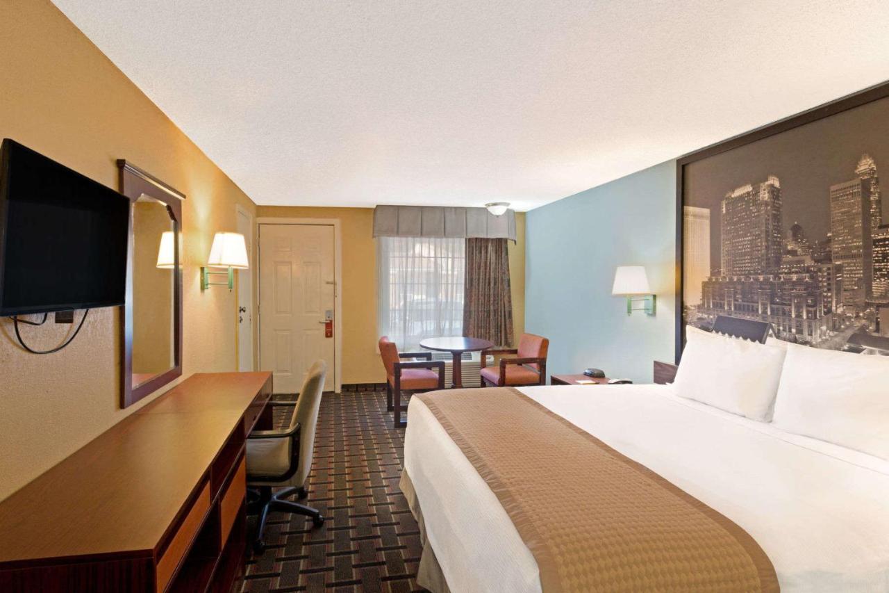 King Room - Disability Access - Smoking at Rodeway Inn Charlotte Airport Area