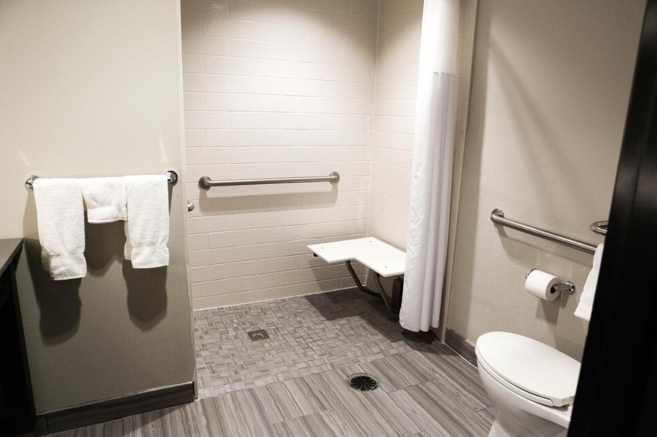 King Room with Roll-In Shower - Disability Access at Best Western Plus Prien Lake Hotel & Suites - Lake Charles