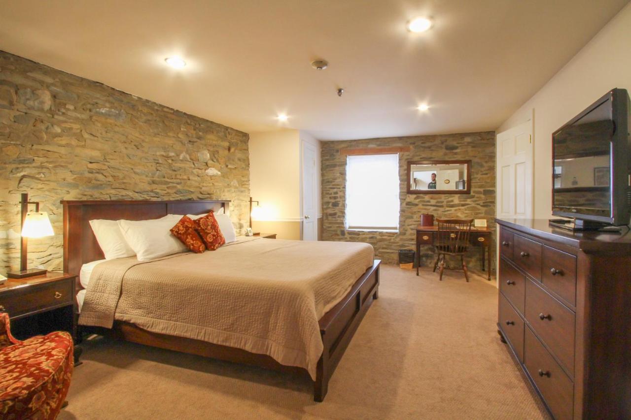 Standard King Room at Joseph Ambler Inn