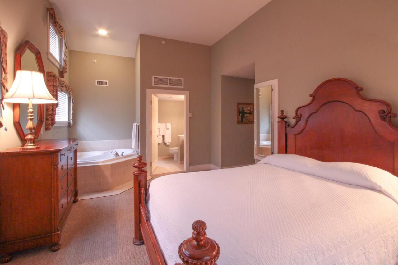 Queen Room with Spa Bath at Joseph Ambler Inn