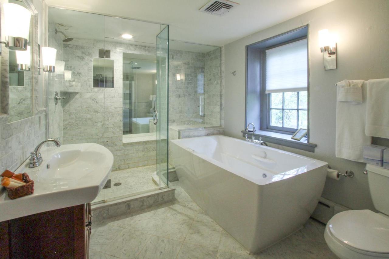 Queen Room with Spa Bath at Joseph Ambler Inn