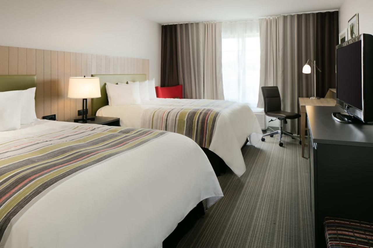 Queen Room with Two Queen Beds - Disability Access at Country Inn & Suites by Radisson, Middleton - Madison West