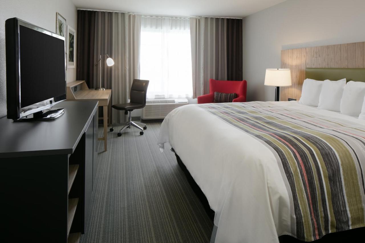 King Room - Disability Access at Country Inn & Suites by Radisson, Middleton - Madison West