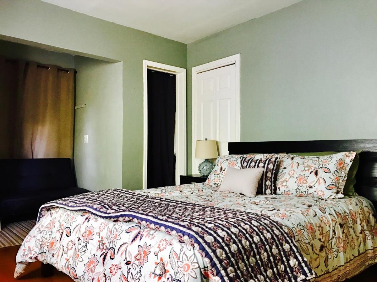 | Mango Inn Bed and Breakfast