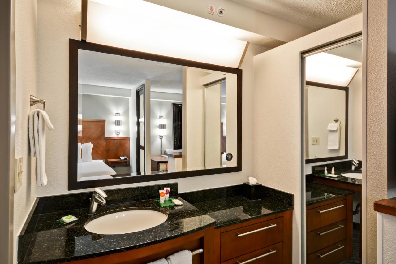 Guestroom 1 King at Hyatt Place Baton Rouge/I-10